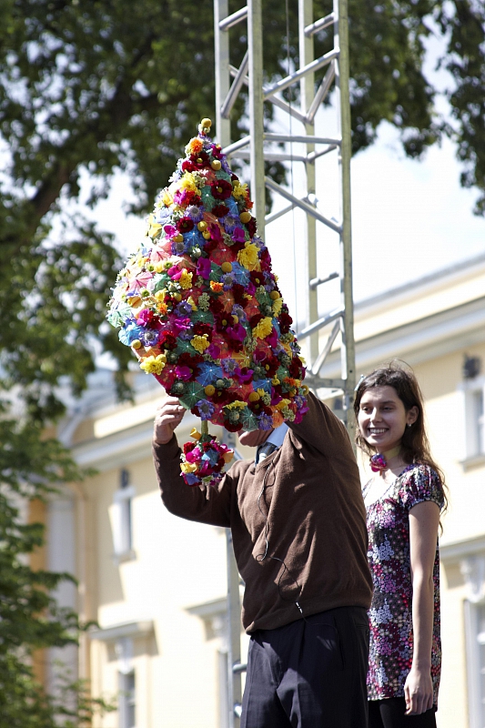 конкурс зонтиков плавно перетекает ....