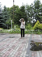 во дворе отеля